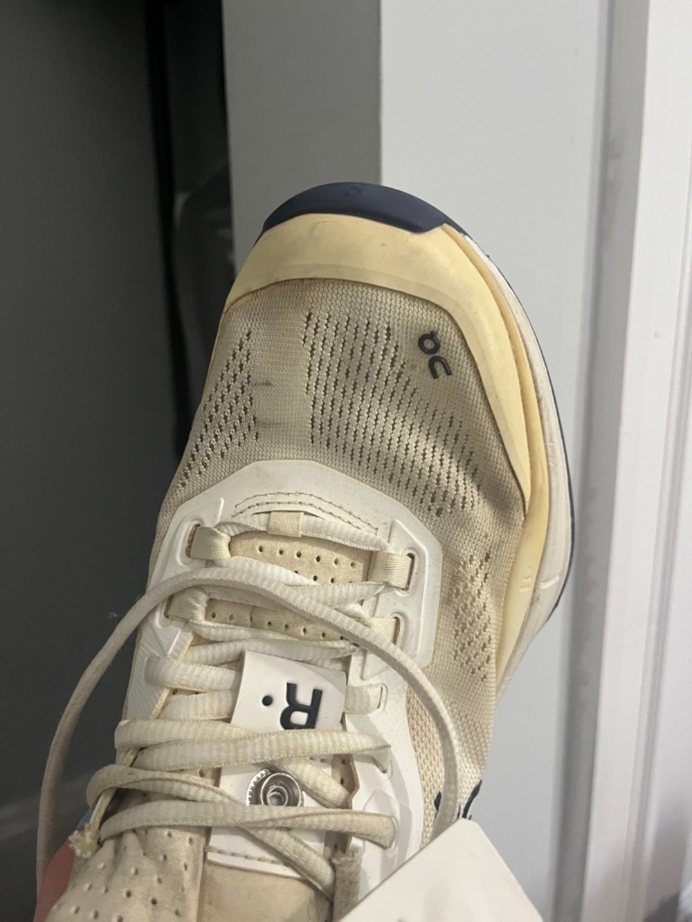 Women's OnCloud The Roger Pro Tennis Shoe Size 8.5 Gently worn - Picture 4 of 4